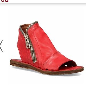 Purchased these size 9 (EU 40) Italian, Leather sandals from A.S.98. Spring2023.